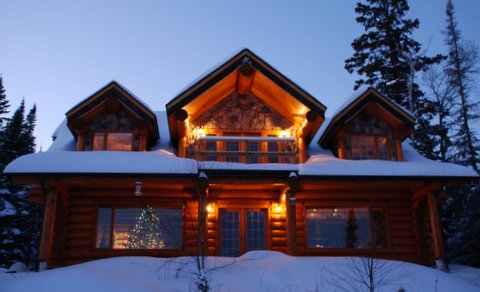 Log Home built by DBD Log homes in the winter